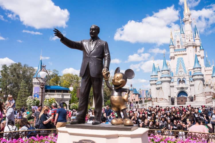 Magic Kingdom Walt Disney Mickey Statue
