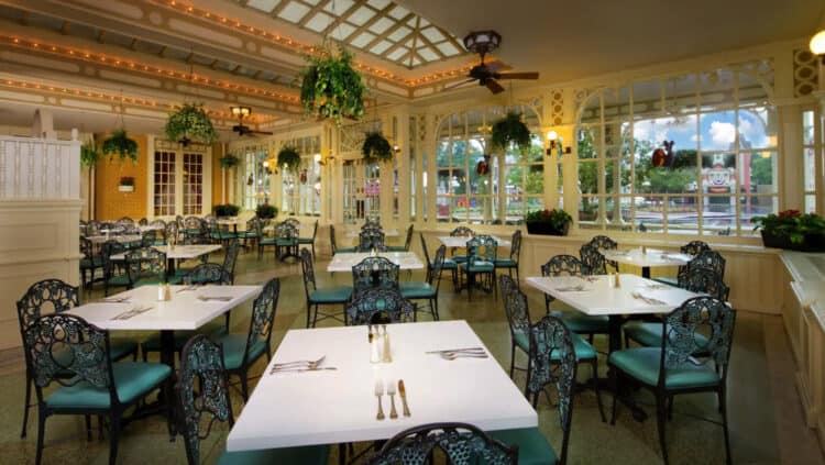 Tony's Town Square Restaurant Disney