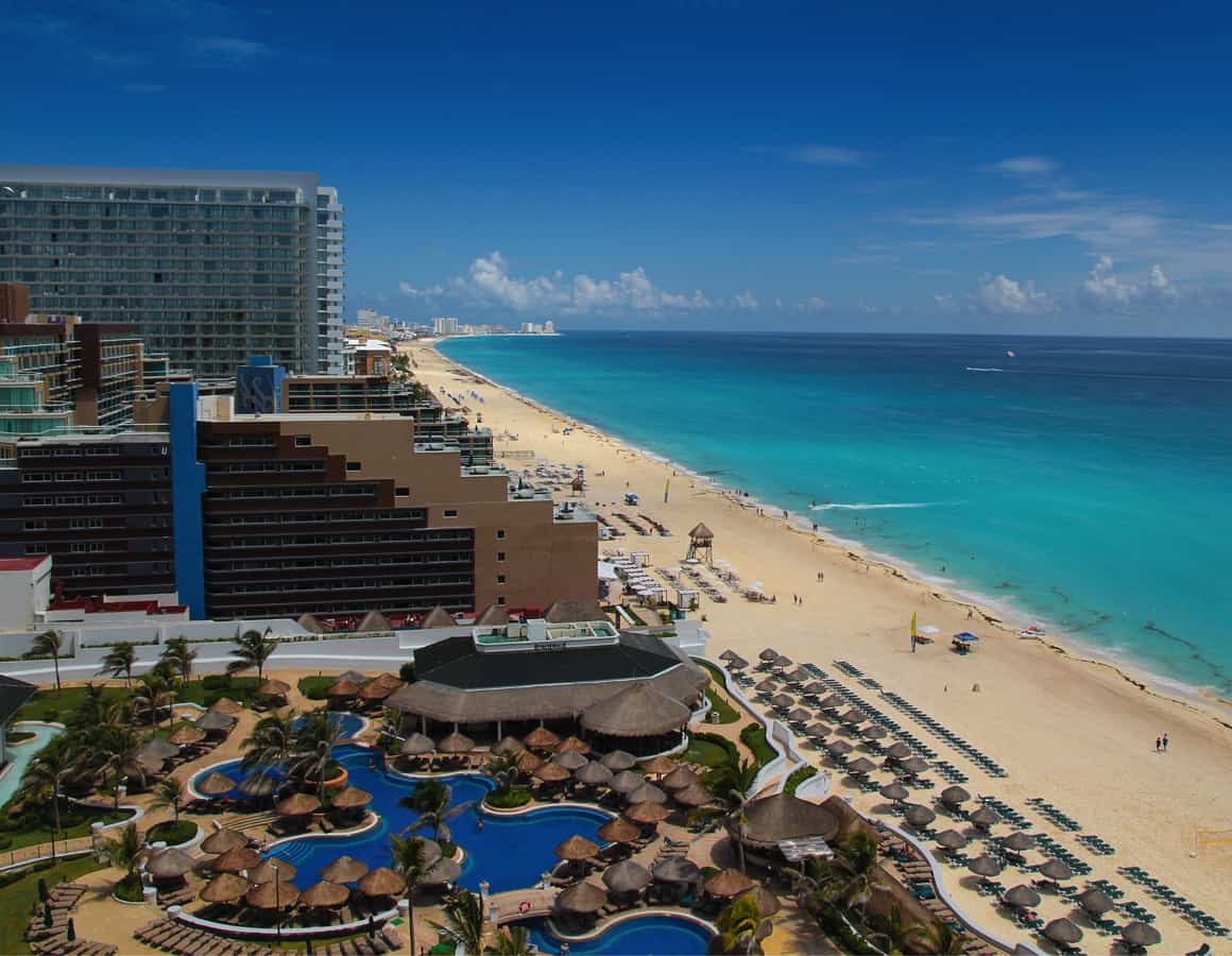 do i need a passport to go to cancun mexico