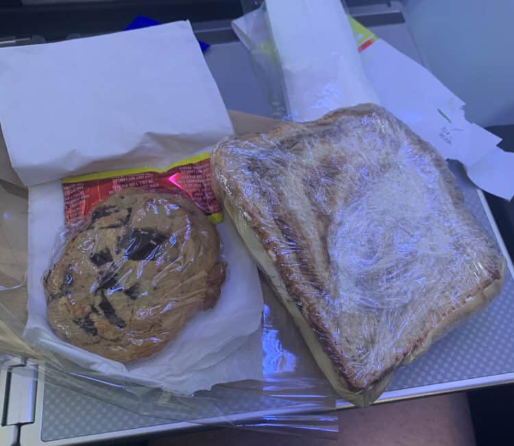 Airplane Etiquette Rules - Smelly Foods